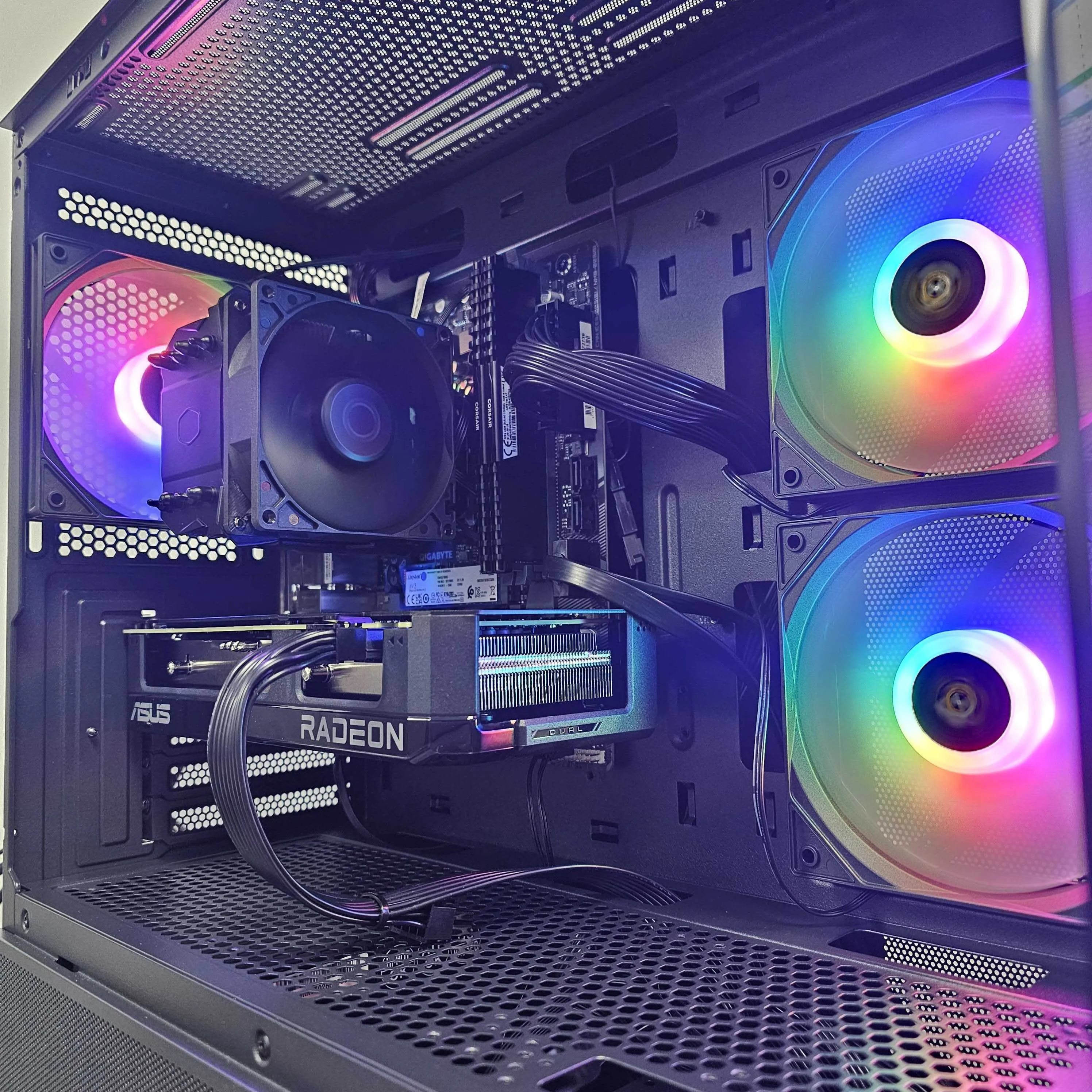 DCG Cobalt - i5 12600KF, 16GB DDR4, RX 7600 XT 16GB, 500GB SSD, Intel Gaming PC