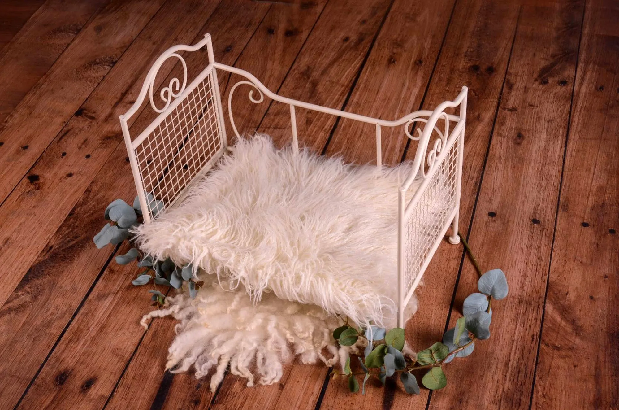 Vintage Bed - White Model 3